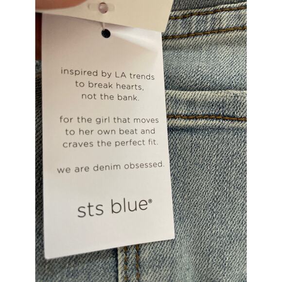 STS Blue Women's Size 27 Aubrey 9" Mid Rise Cut Off Shorts Light Wash Denim NWT - Picture 5 of 11